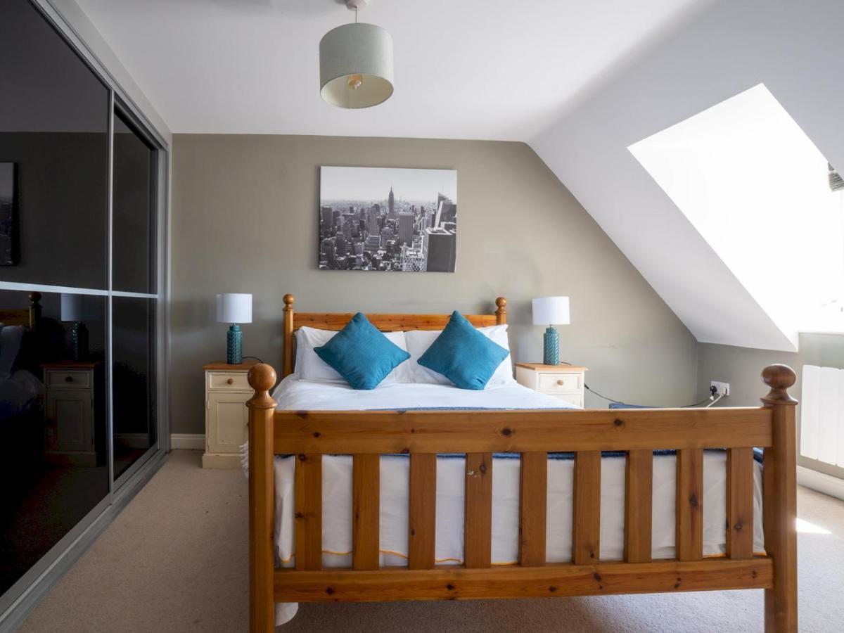 Pass The Keys Lovely 4 Bedroom Family With Garden Parking Casa vacanze Cheltenham