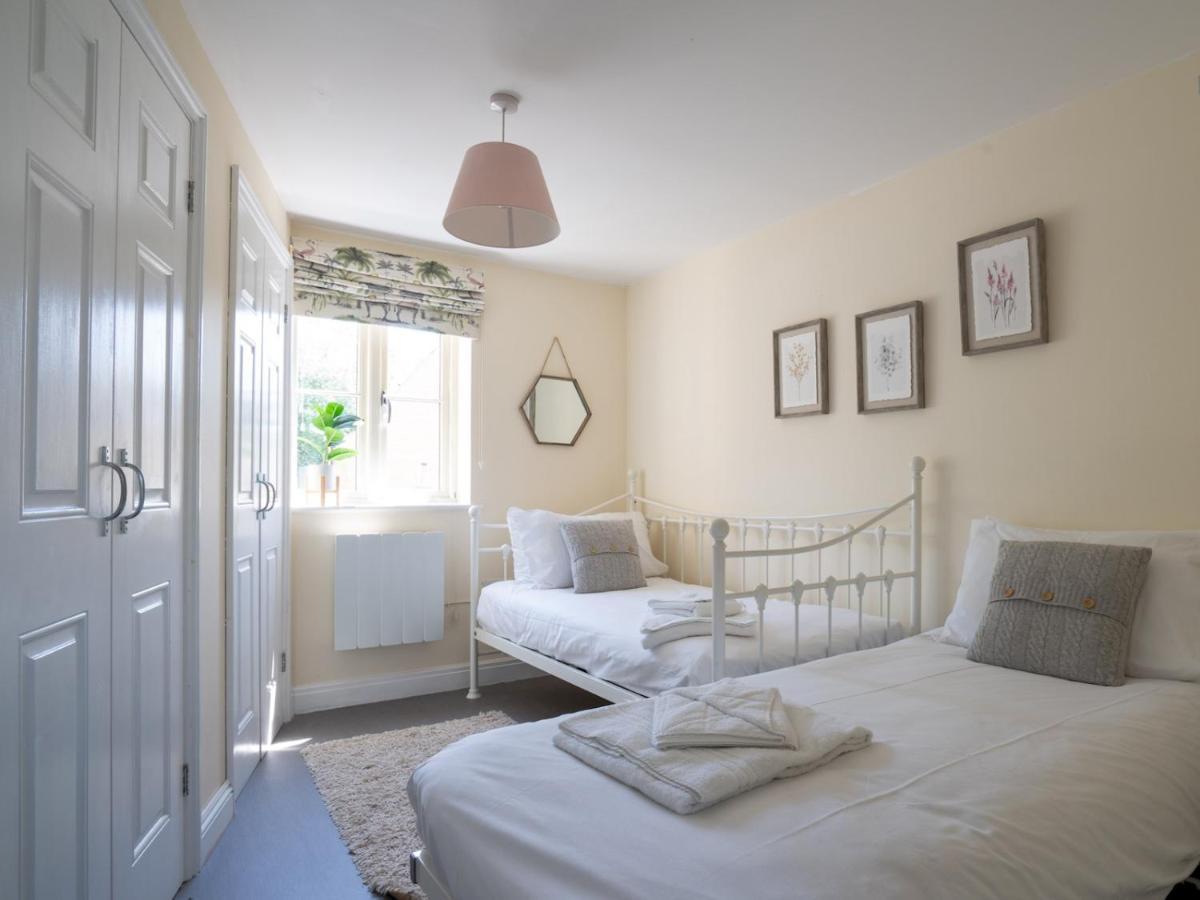 Pass The Keys Lovely 4 Bedroom Family With Garden Parking Casa vacanze